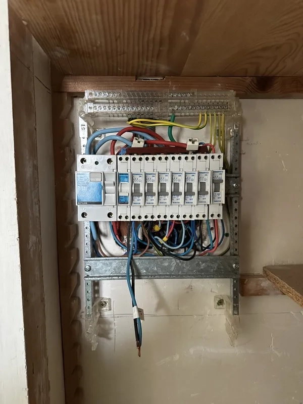 Ancien tableau électrique avant rénovation — Lorient